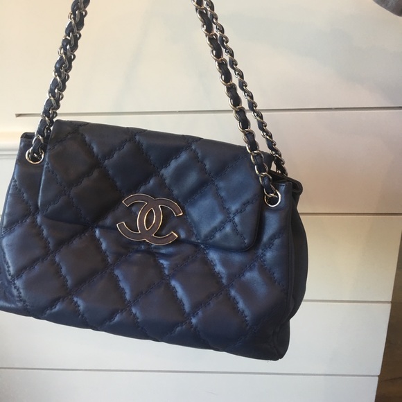 chanel black and white tote purse